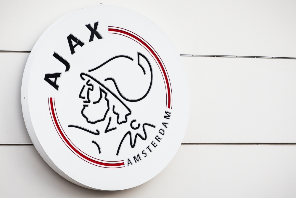 Ajax sluit week na opmerkelijke 'Ziggo-deal' weer deal met ...