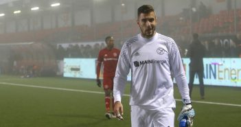 Video: Almere City-doelman Chiel Kramer maakt enorme blunder